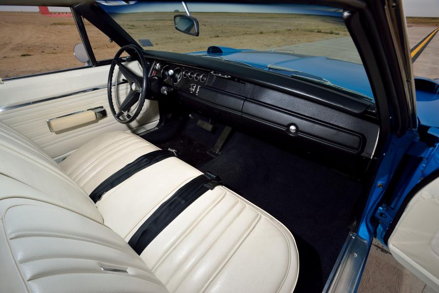 Интерьер Plymouth Road Runner Superbird 1970 года  (фото 30 из 107)